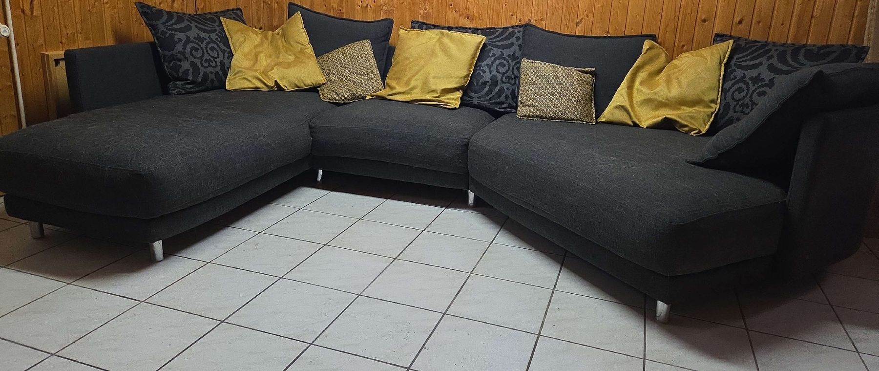 Pfister Sofas: Sofa mit Kissen, anthrazit – Gebraucht aus Pratteln von lexi341
