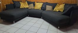 Sofa mit Kissen, anthrazit