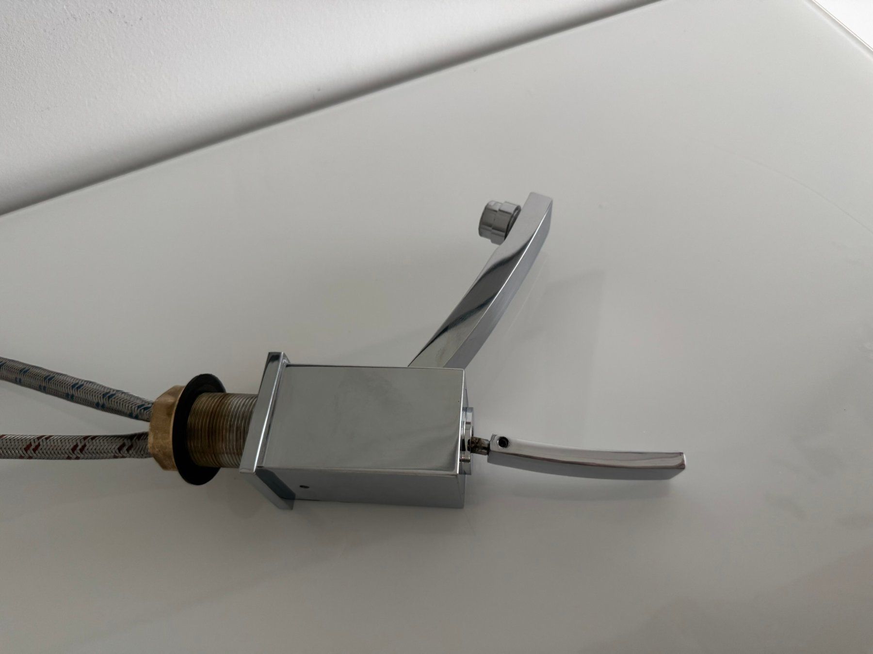 Armaturen: Moderne Waschtischarmatur, Chrom, Neuwertig – Gebraucht aus Uhwiesen von mic_kd6g 3
