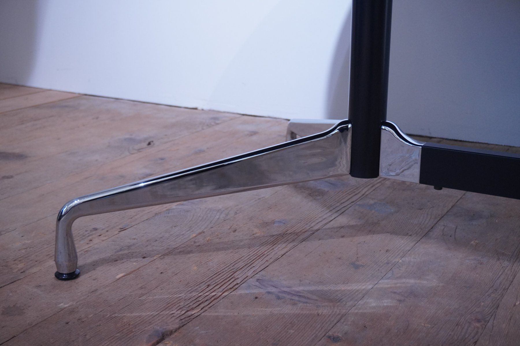 Vitra Tische: Vitra Eames Segmented Table Linoleum schwarz 185x105 cm – Gebraucht aus Bad Zurzach von QLASSIQ 7