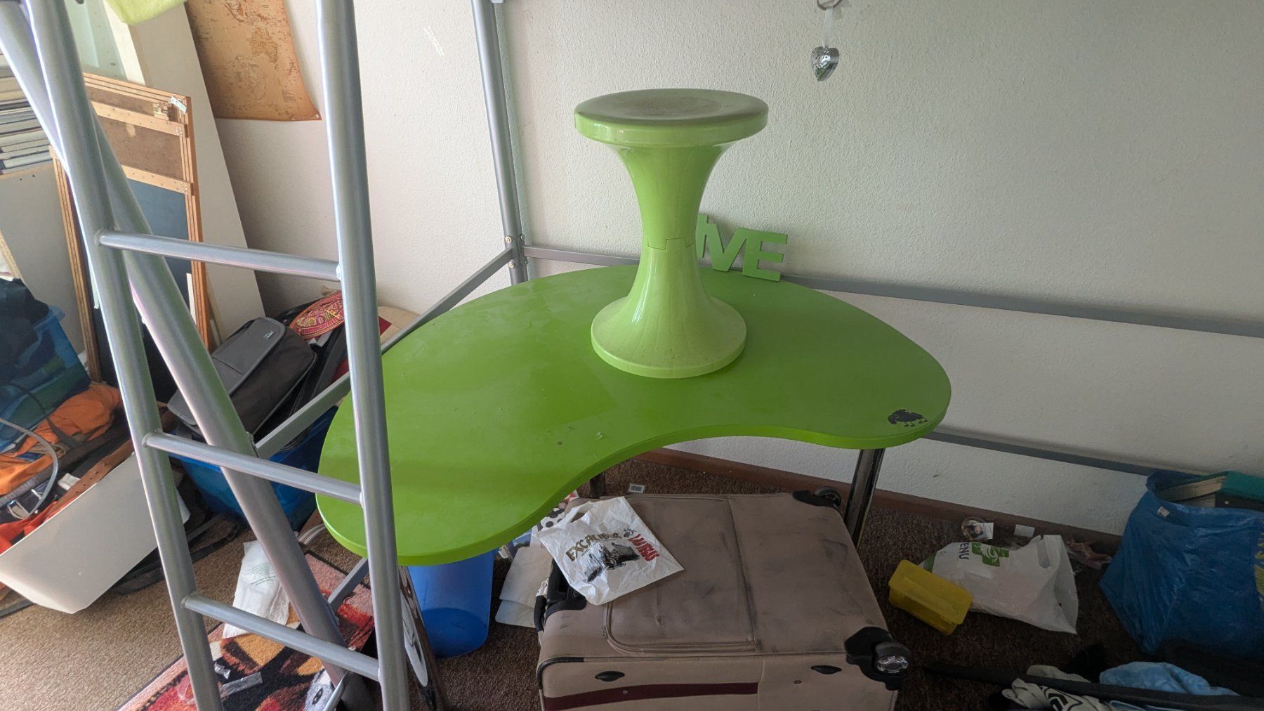 Letti: Lit à étage avec table et tabouret – Usato da Peseux venduto da Patrice-01 2