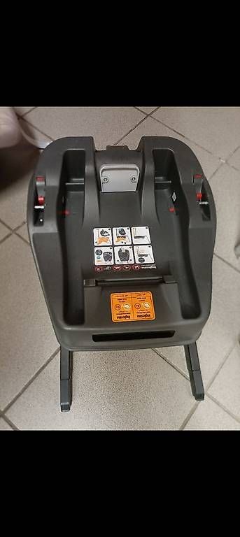 Inglesina Kinderwagen: Base Isofix Huggy con Ovetto Inglesina – Gebraucht aus Mendrisio von sna_zfn2
