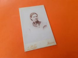 SCHWIIZER FRAU DAZUMAL - e JUNGI BäRNERE - BERNE BERN