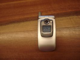 Sehr altes Klapp-Handy Sharp GX20
