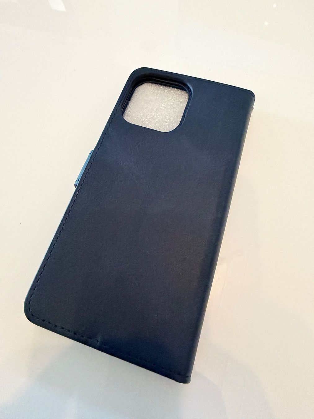 Apple Cover & Protezioni schermo: iPhon 14 Pro Max Cover blau Kunstleder mit Magnet Einsatz – Nuovo e nell'imballaggio originale da Kölliken venduto da Teguwegu 2