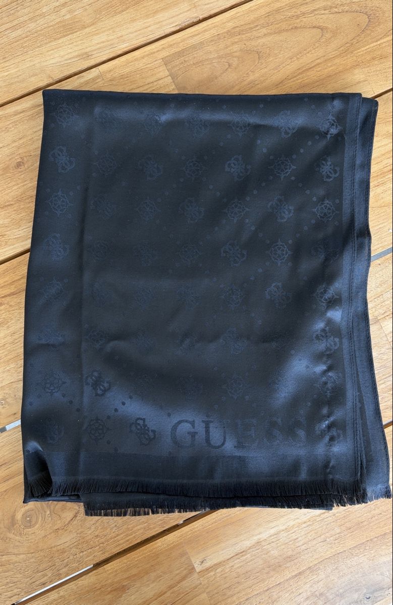 Guess Foulards & écharpes: Schal (Original Guess!) – D'occasion à Büron par B1893