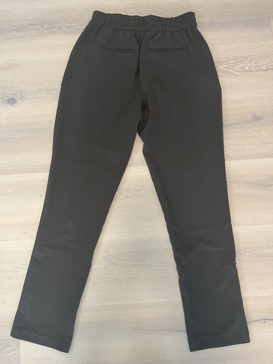 Pantalons: Stoffhose oliv S – Neuf (Voir description) à Birrwil par vanyboo 1