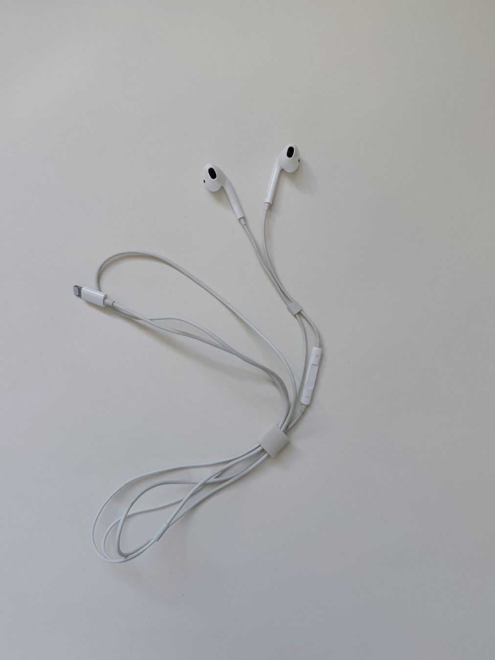 Apple Kopfhörer: Auricolari Apple EarPods Lightning - Original – Gebraucht aus Bioggio von re-hello