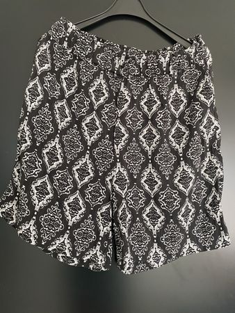 Shorts mit Gummizug schwarz mit weiss-sandfarben Muster Gr.L