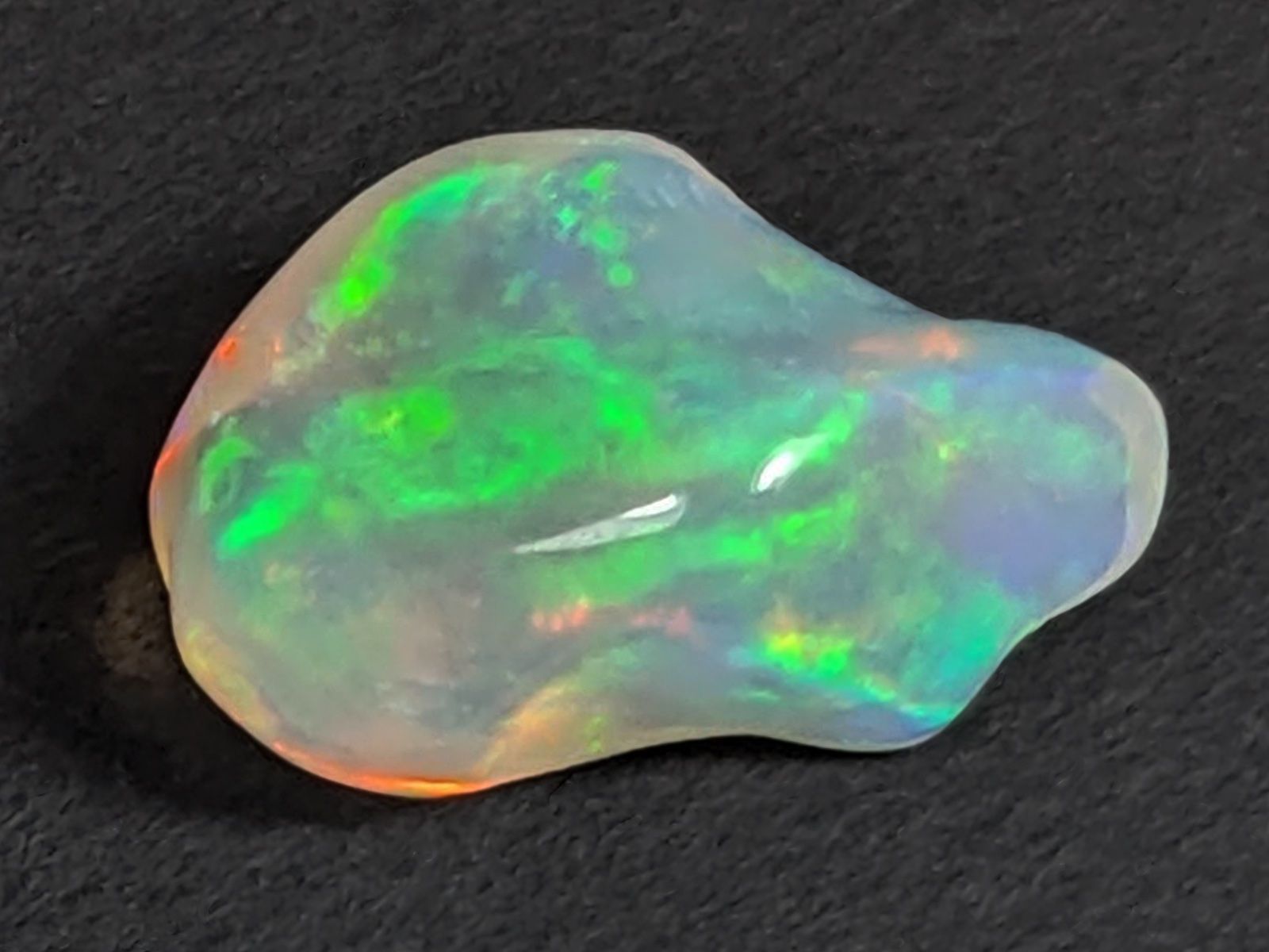 Minerali & Pietre curative: Opal - Äthiopischer Welo Opal 12mm, 1.55ct – Nuovo e nell'imballaggio originale da Meilen venduto da StoneGarden