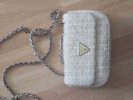 Guess Umhägetasche Tweed Weiss