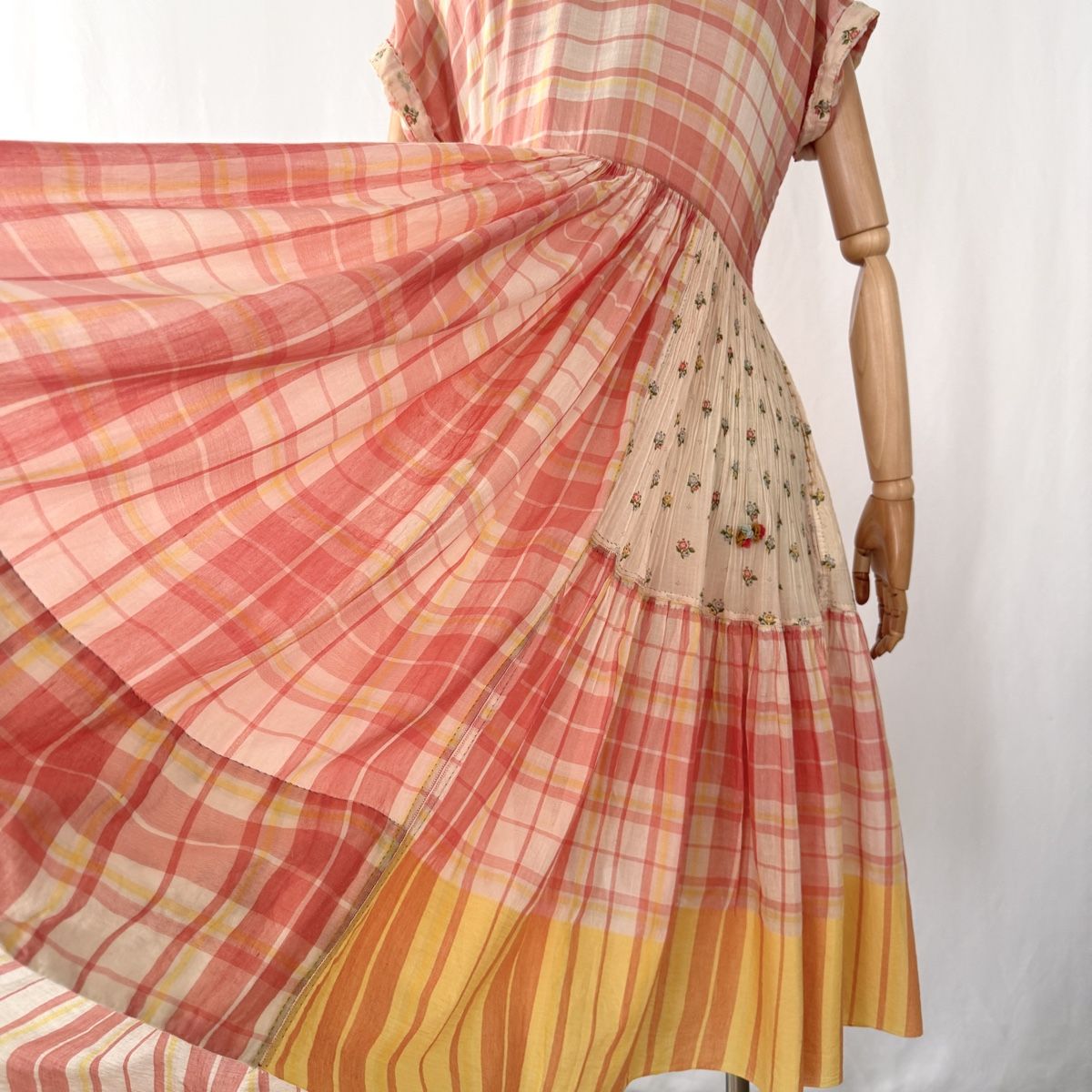 Vestiti: péro by Aneeth Arora Rare Handwoven Patchwork Dress – Nuovo (secondo la descrizione) da Emmen venduto da Avviivva_Com2023 2