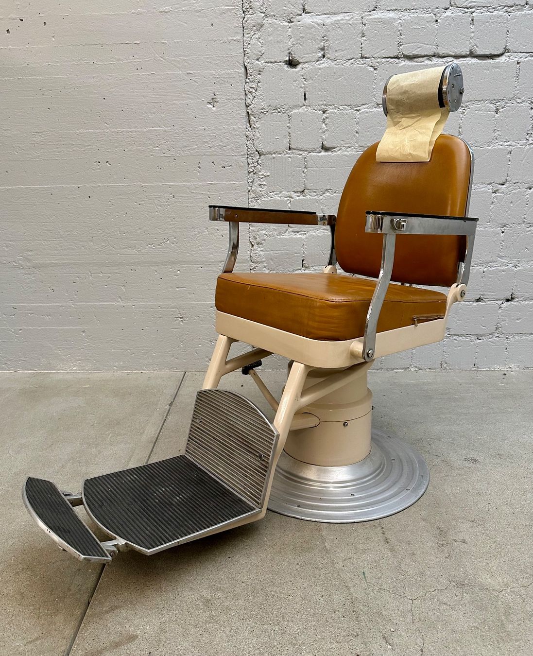 Kosmetik-& Massageliegen: VINTAGE COIFFEURSTUHL – Gebraucht aus Zürich von NIKI777