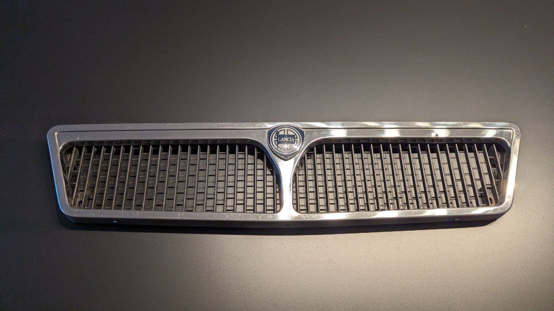 Lancia Tutti pezzi di ricambio auto: Kühlergrill Lancia Beta – Usato da Wuppenau venduto da Signum001