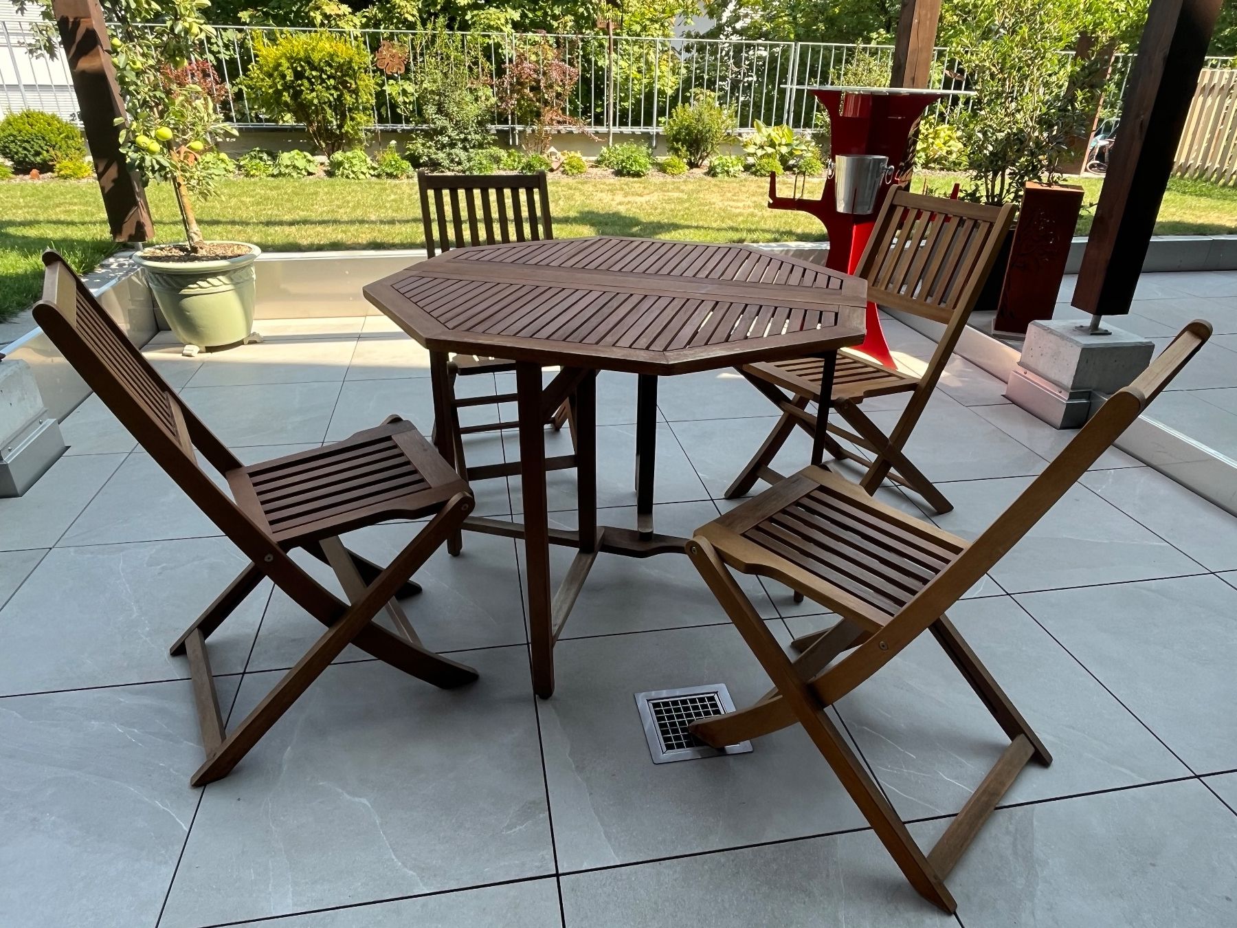 Set de table et chaises: Gartentisch mit 4 Klappstühlen – D'occasion à Steffisburg par kla_gqp7