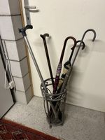 Vintage Schirmstaender aus Metall - Praktisch & Schön!