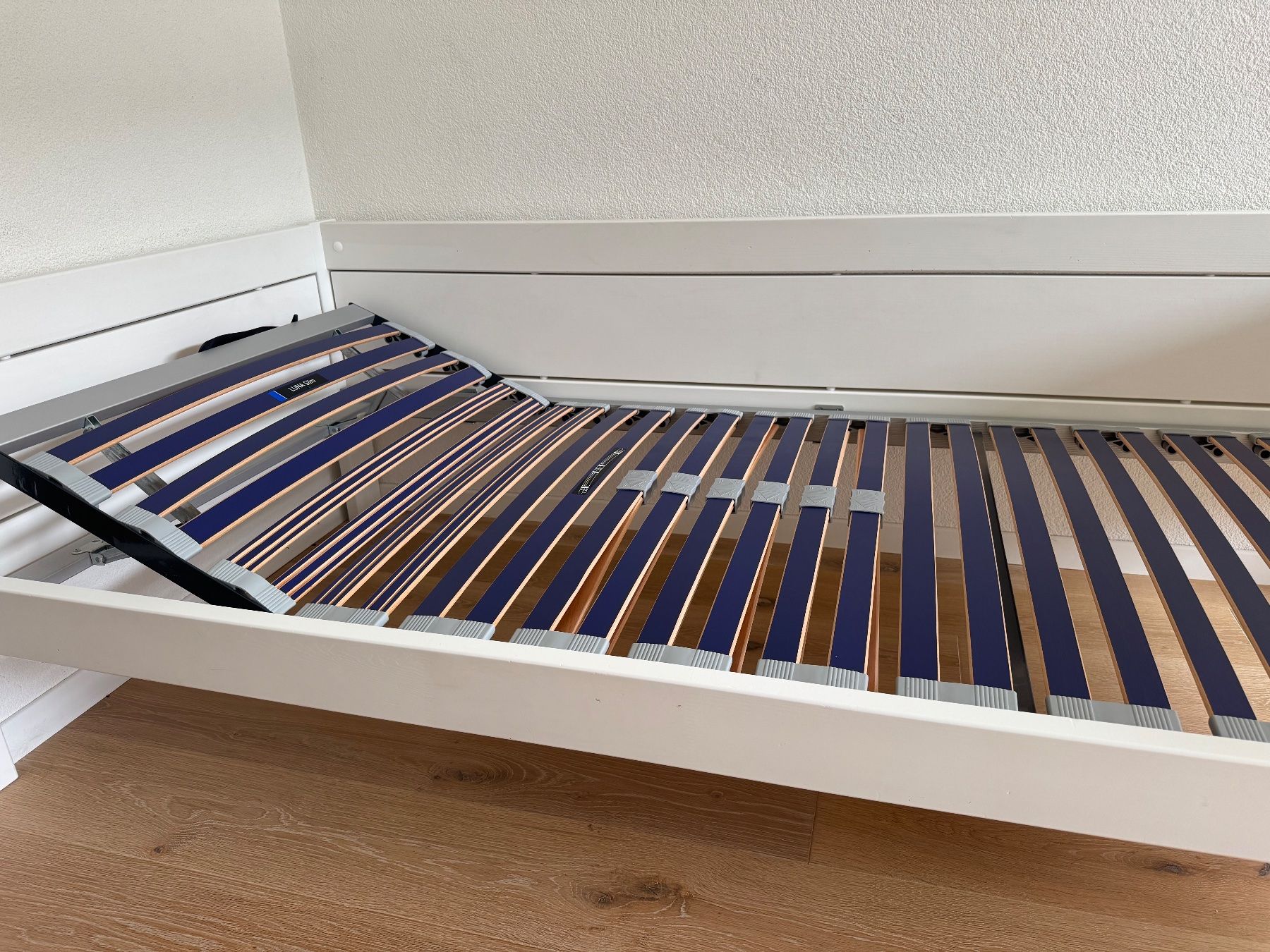 Lifetime Brands Letti: Halbhohes Bett Lifetime, weiss/hellgrau – Usato da Zug venduto da ducky77 2