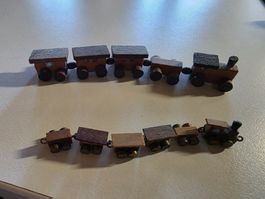 2 Vintage Holz Züge Spielzeug Deko Zug mit Wagen