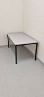 Tisch grau mit Metallgestell schwarz Arbeitsplatzmöbel