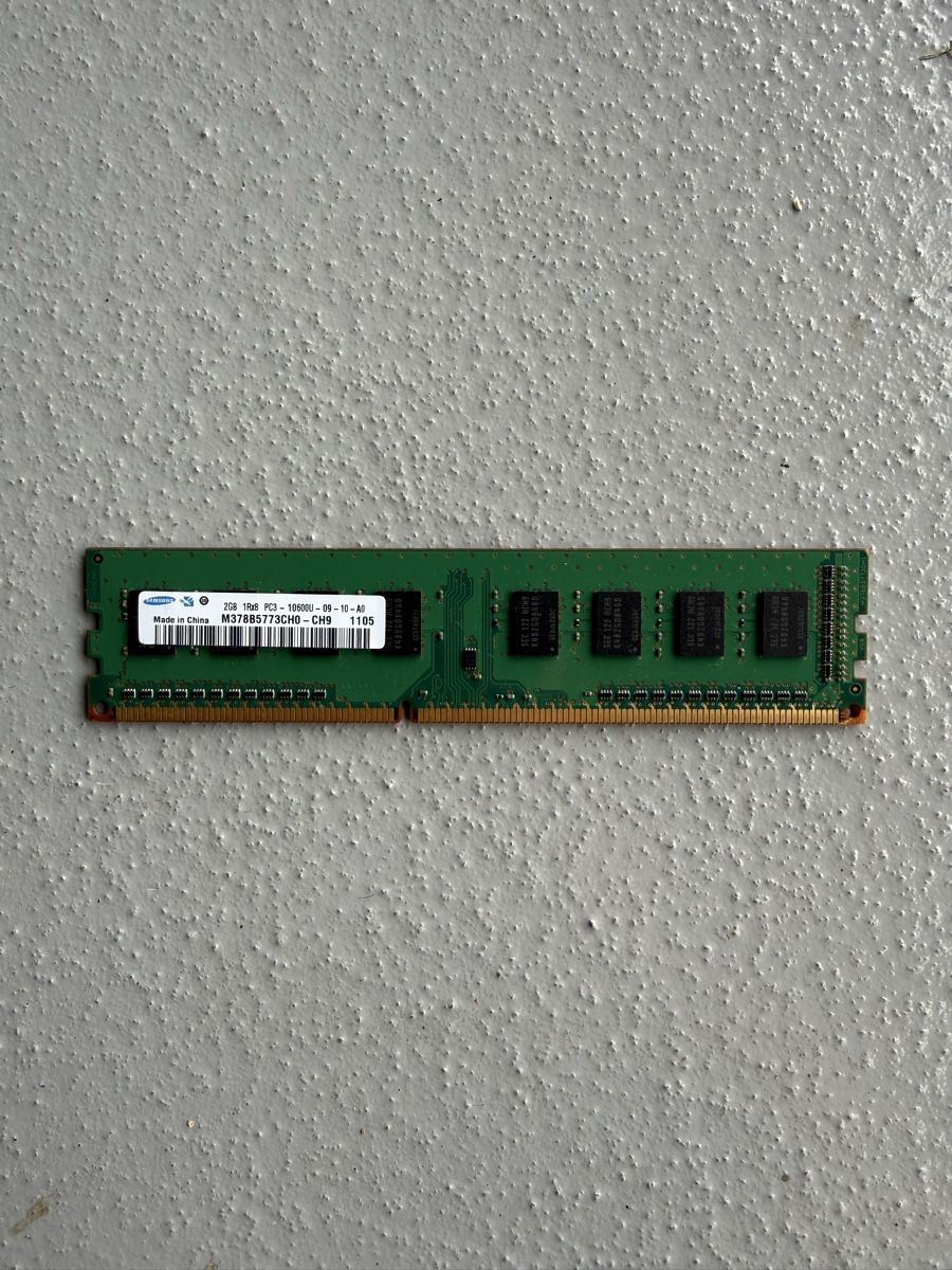 Samsung Mémoires / RAM: SAMSUNG 2GB DDR3 RAM – D'occasion à Oberrieden par rroane2