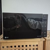 Four à micro-ondes LG Smart Inverter MH6535GIS