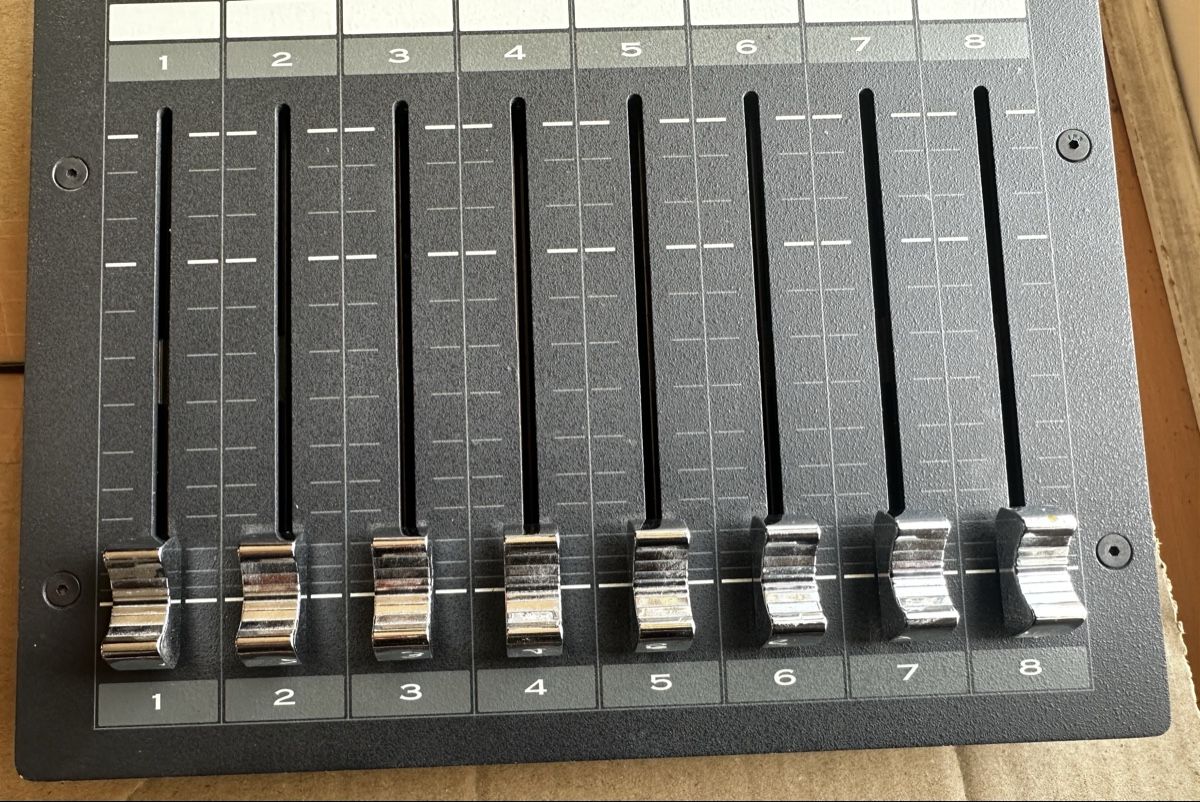 Console di mixaggio: JL Cooper Electronics MCS-3000X Mischpult Controller. – Usato da Zürich venduto da deftwow 2