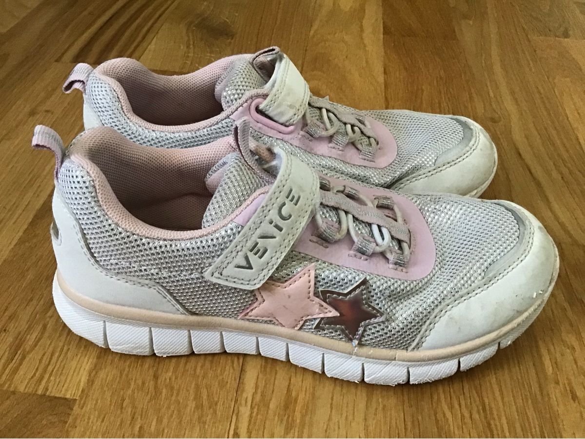 Scarpe per ragazze: Kinder Turnschuhe Grösse 34 – Usato da Seuzach venduto da Tureda