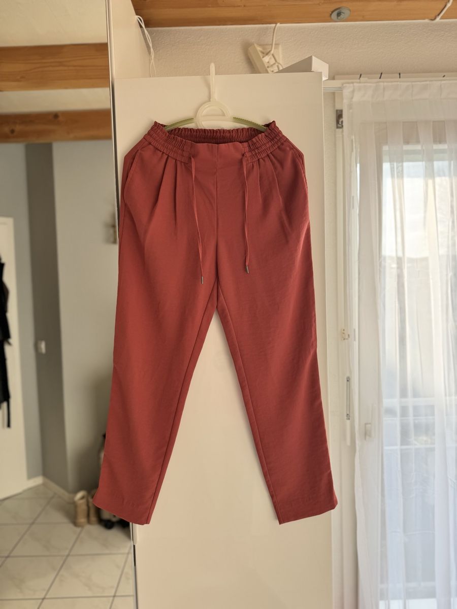 Pantaloni: Vila Hose, Gr. 35, rostrot – Nuovo (secondo la descrizione) da Utzenstorf venduto da ana.hh