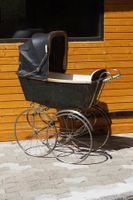 Antiker Kinderwagen 19. Jahrhundert in gutem Zustand