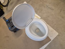 Thetford Toilette C223-S mit Zubehör, guter Zustand