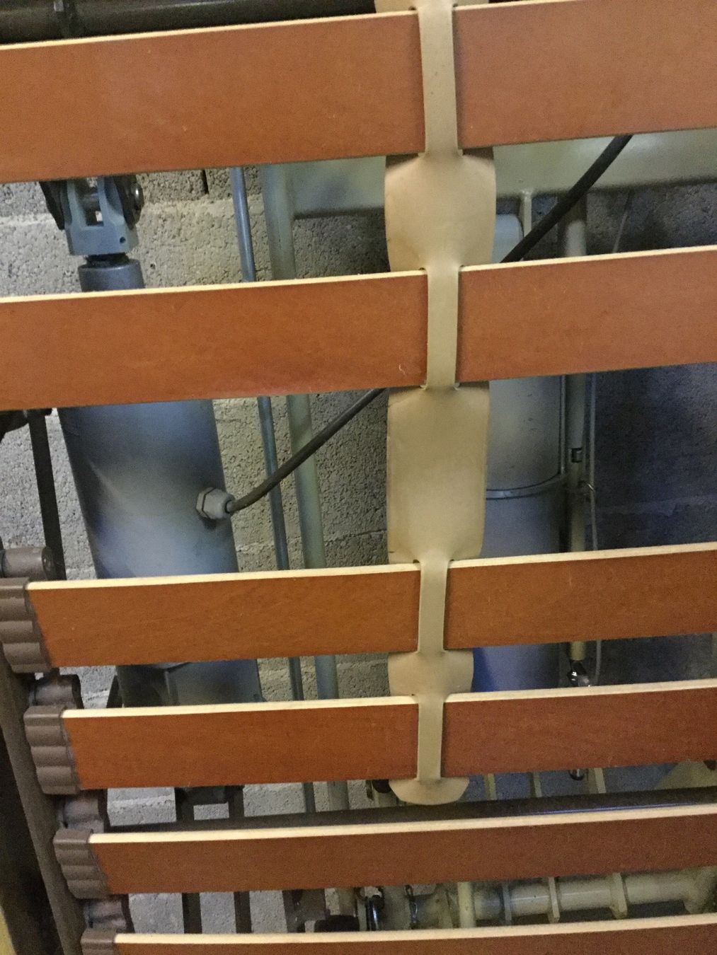 Reti a doghe: Lit sommier 90x200 électrique à vérins – Usato da Treyvaux venduto da gro_79xt 3