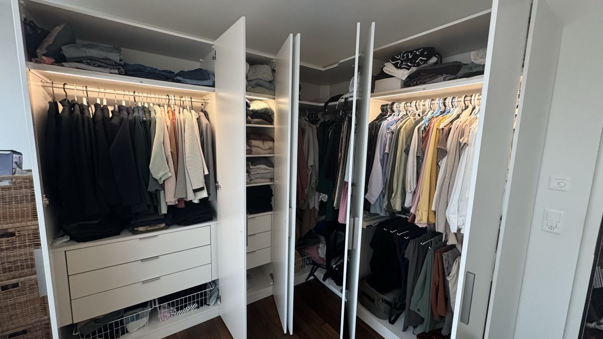 Micasa Armadi: Weisser Eck-Kleiderschrank mit viel Stauraum – Usato da Cham venduto da pezzi.85 1