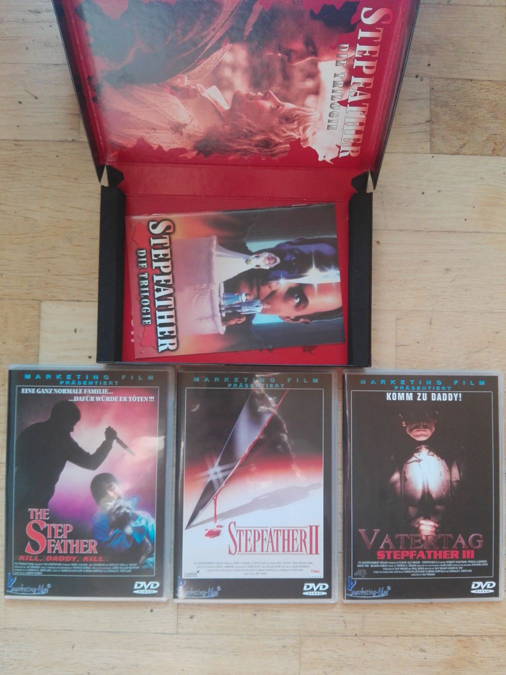 Tutti i DVDs: Stepfather - Die Trilogie  (Complete Edition Box Set) 3-DVDs – Usato da St.Gallen venduto da elk2022 2