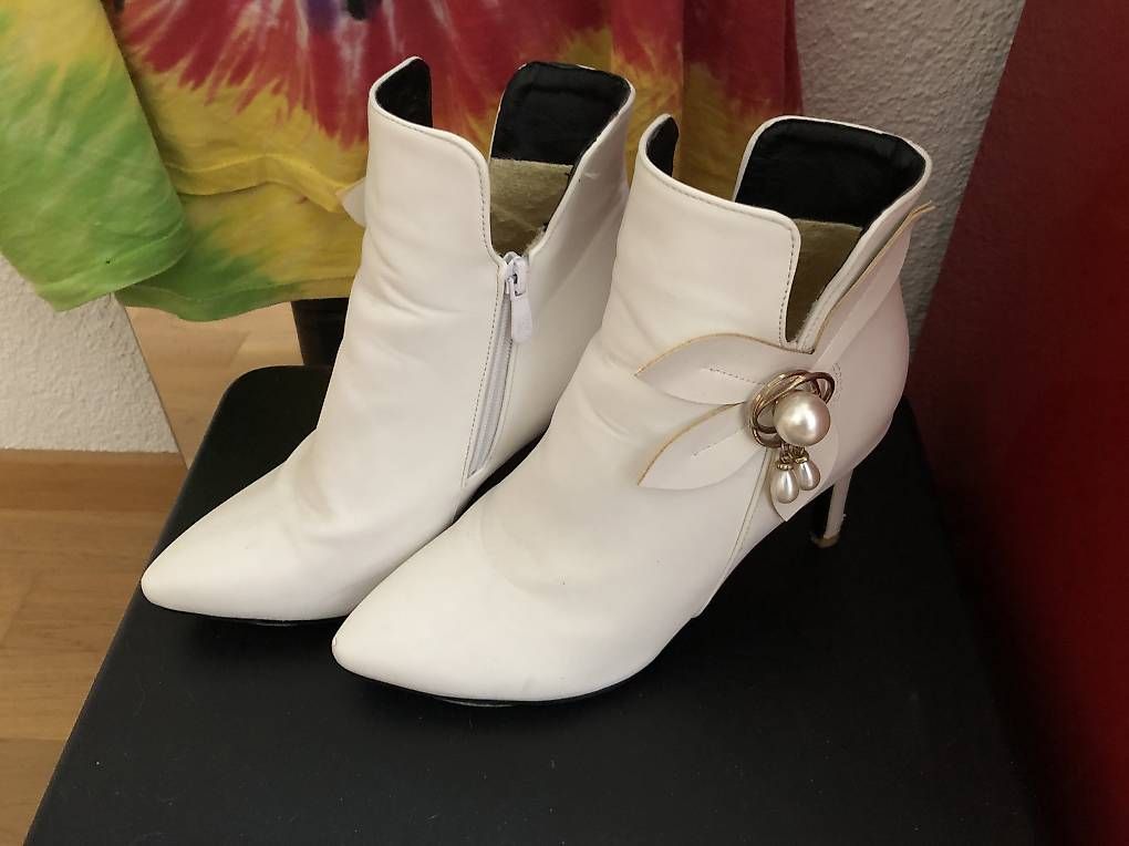 Chaussures femmes: weisse Pumps Grösse 40 – D'occasion à Villnachern par focusride 2