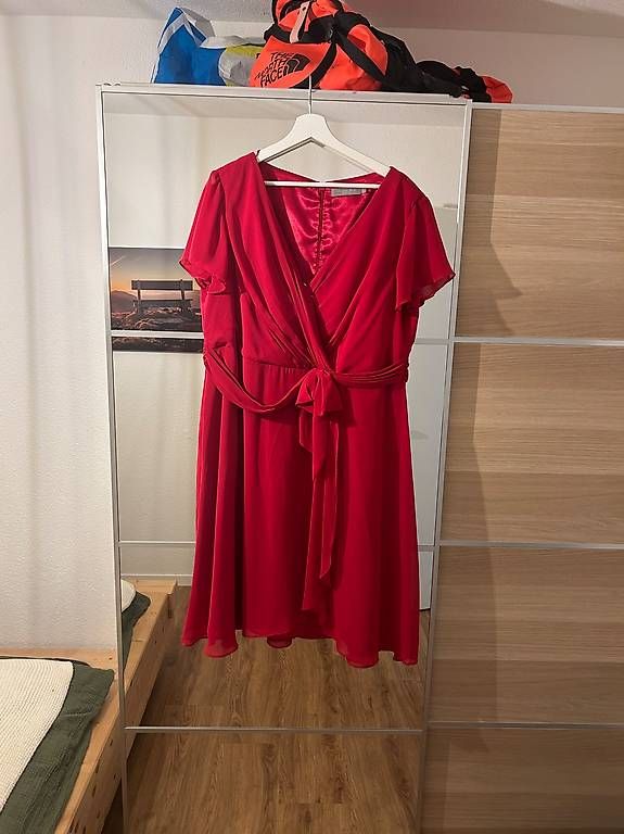 Vestiti: Rotes Kleid Gr. 50 – Nuovo e nell'imballaggio originale da Schindellegi venduto da dontknow____