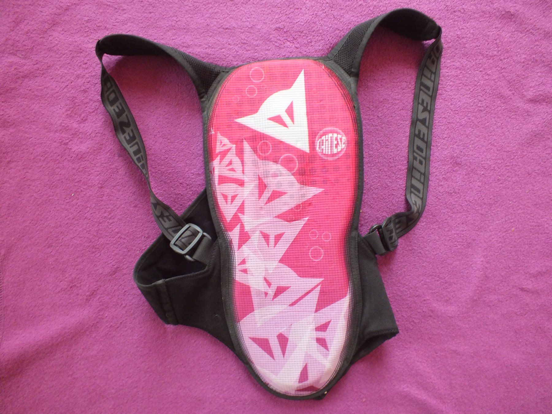 Dainese Protezioni & Imbottiture: Dainese Ski/Snowboard Protektor / Rückenprotektor Gr. S – Usato da Müllheim Dorf venduto da Seeeule01