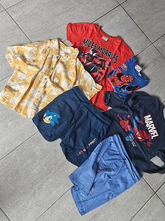 Sommerliches Kinderkleider-Set: T-Shirts & Shorts Gr.110/116