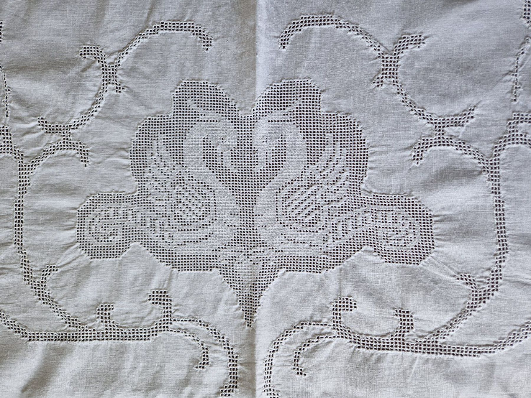 Sonstige Tischwäsche: Wunderschöne  Hochzeit Tischdecke, Handarbeit, Leinen – Neu (gemäss Beschreibung) aus Bern von Antikbatik 1