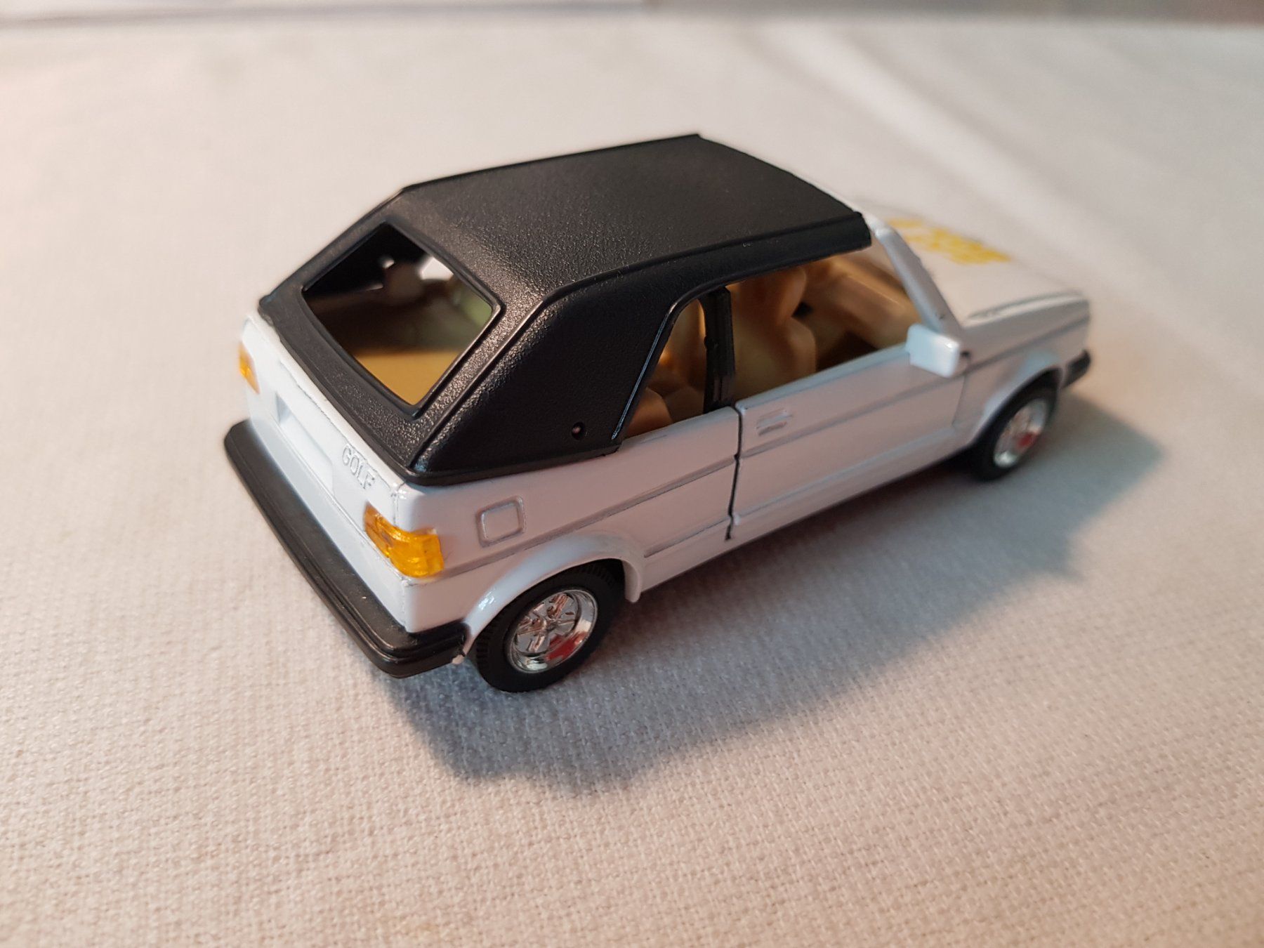 Volkswagen Modellautos: Golf Cabriolet Modellauto weiss neuwertig – Neu (gemäss Beschreibung) aus Schlieren von Luibird 1