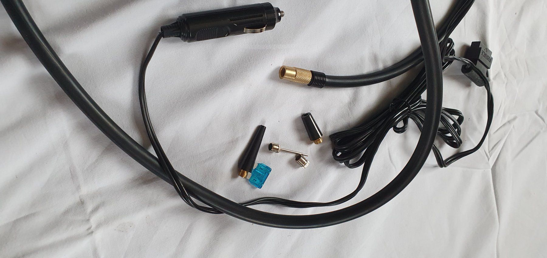 Compresseurs: Mini Air Kompressor mit Hülle – D'occasion à Läufelfingen par jac_vp95 2