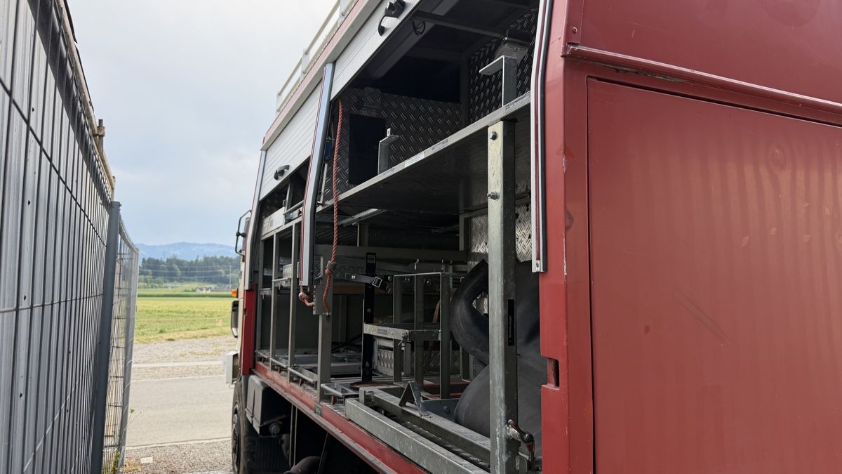Nutzfahrzeuge: Rotes Kreuz Aufbau – Gebraucht aus Zollikerberg von Tscheitii 6