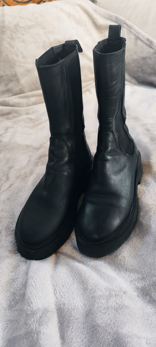 Damenschuhe: Black Leather Boots 38 – Gebraucht aus Eggerberg von blumtasha