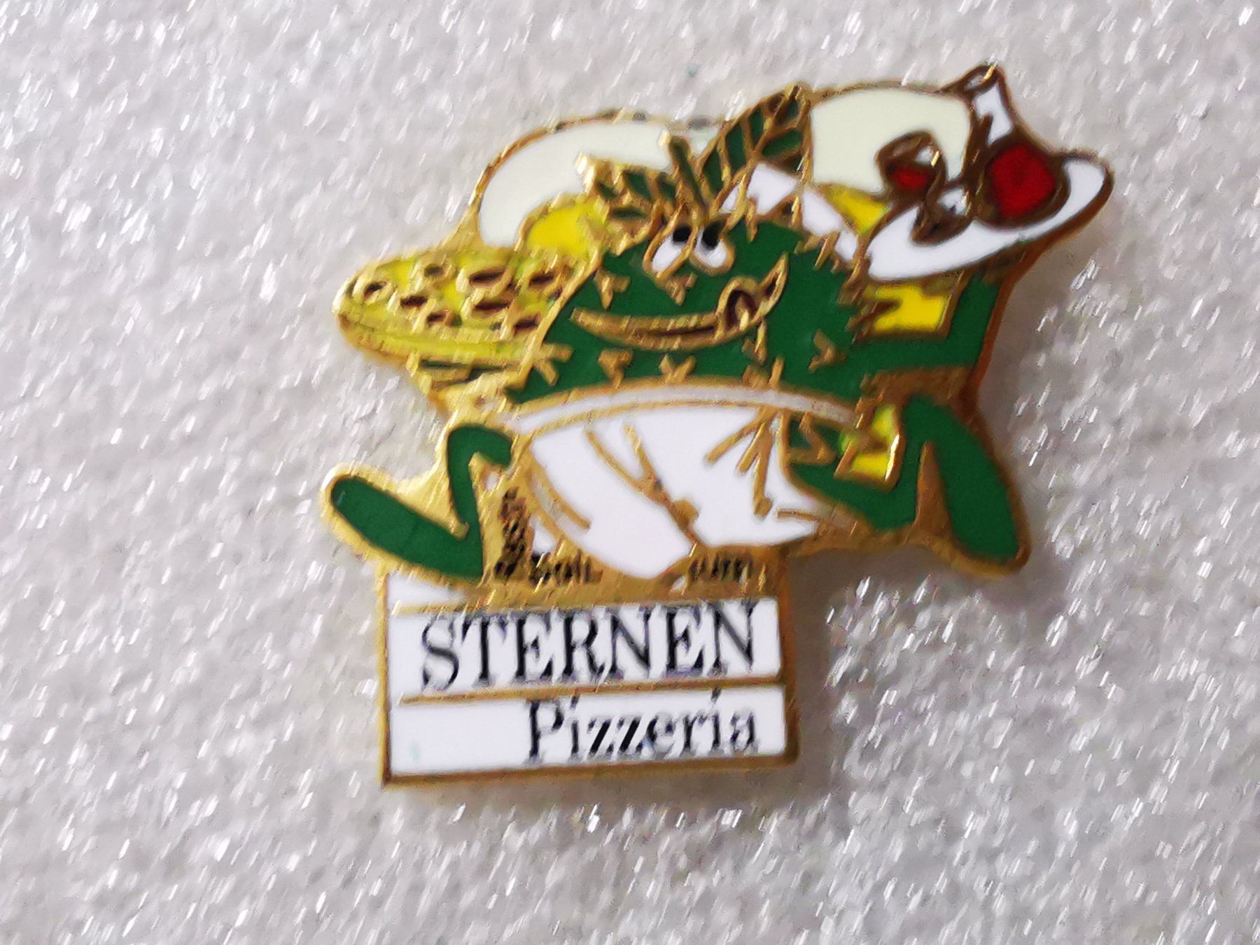 Placchette & Badge: Ansteckpin 146: Sternen Pizzeria – Usato da Oppligen venduto da Pin-Fall-Shop