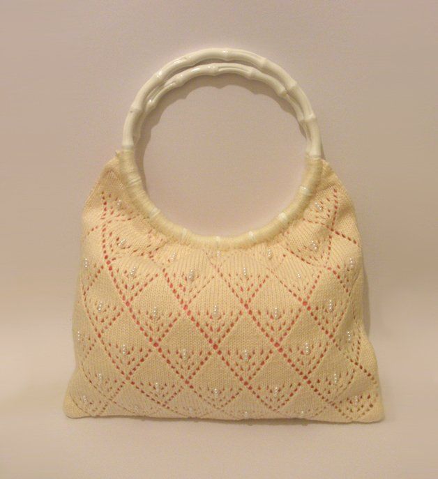 Taschen für Damen: Neu! Handtasche gestrickt, Farbe Elfenbein, mit Perlen – Neu und originalverpackt aus Ostermundigen von BagsAndMore