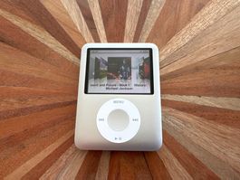 Neuer Akku! iPod Nano 3 8GB Silber mit Zubehör