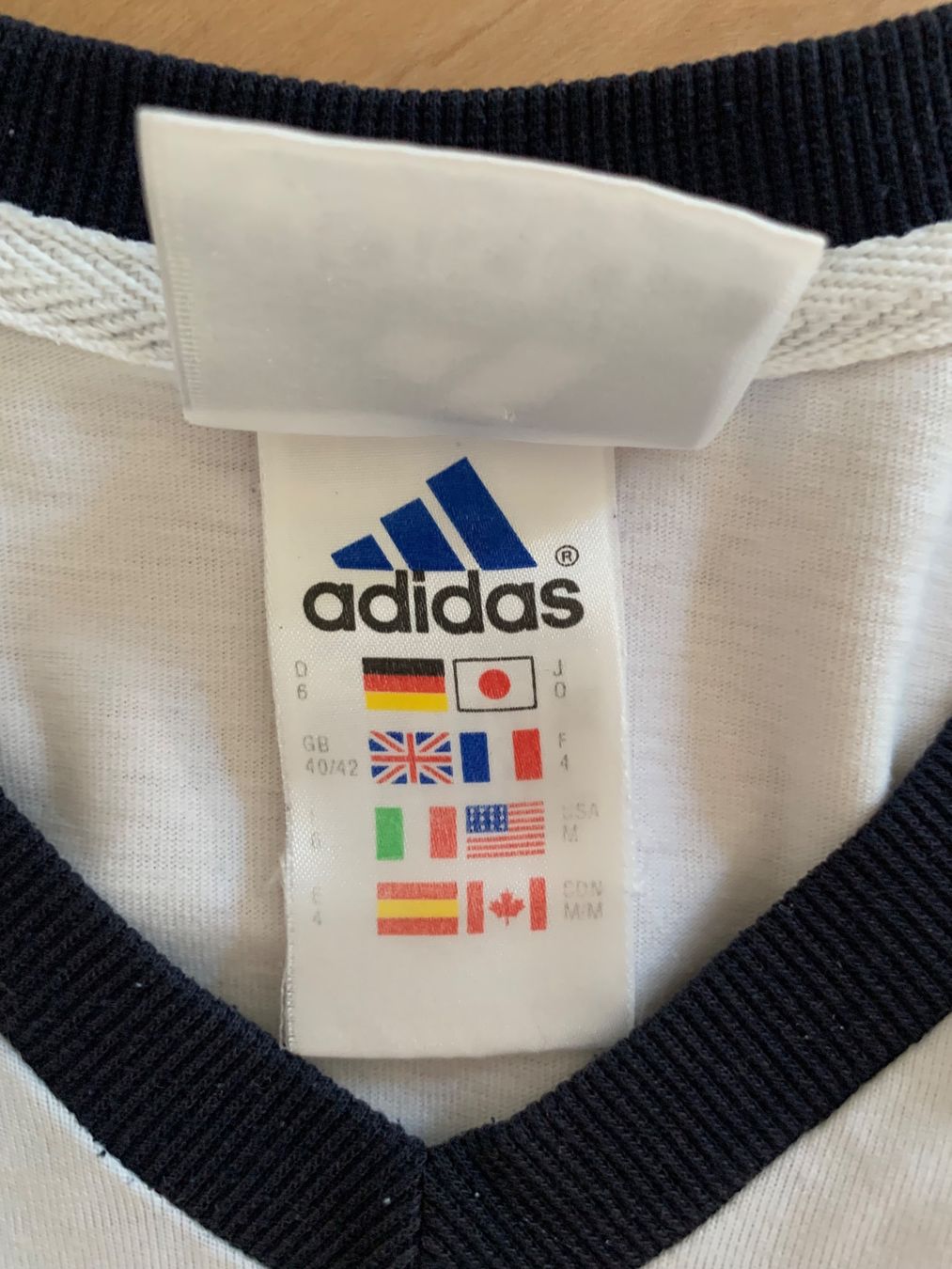 Adidas T-shirt: Adidas T-Shirt – Usato da Ennetbaden venduto da usemiste 3