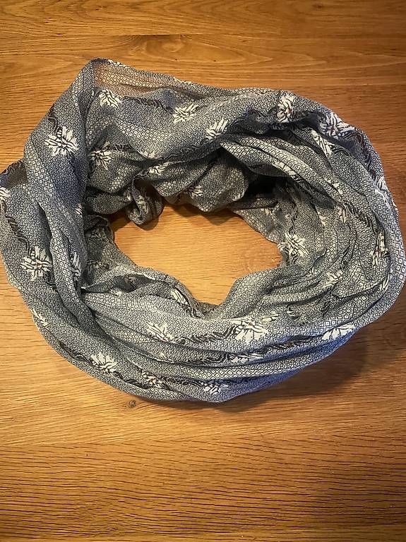 Foulards, Tücher & Schals: Halstuch Edelweiss grau – Gebraucht aus Weissenburg von usem_Oberland