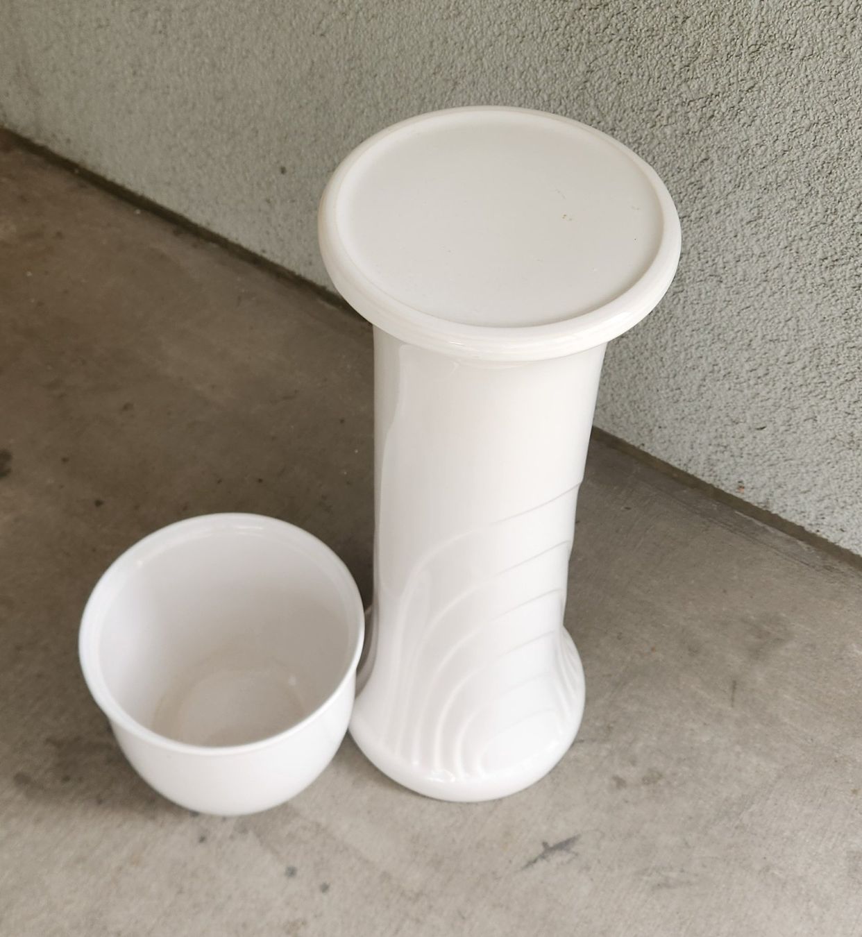Pots de fleurs: Blumentopf mit Säule Keramik weiss – D'occasion à Zürich par janaskar 1