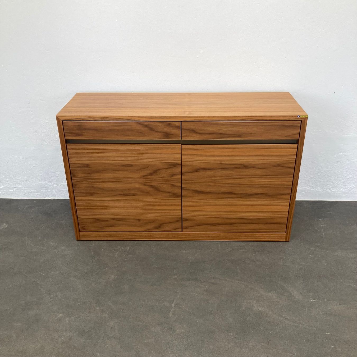 Armoires: Top Design Exclusiv Sideboard 1200mm breit - Nussbaum mit – D'occasion à Schönenwerd par mcofficeshop