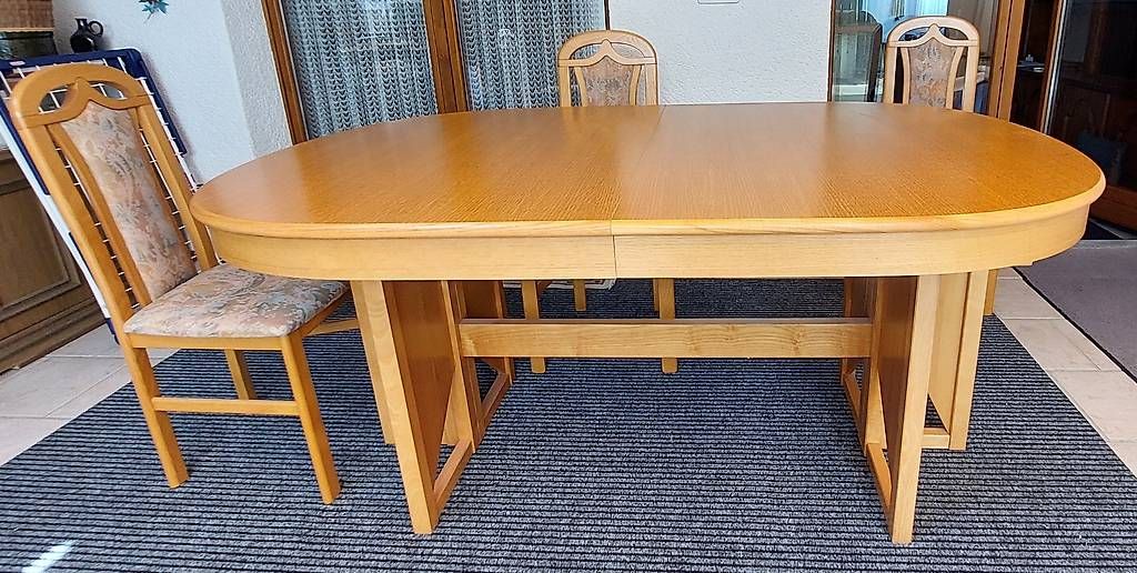 Tables: Esstisch mit 6 Stühlen Eiche massiv hell – D'occasion à Pfäffikon ZH par pch_p6w5 1